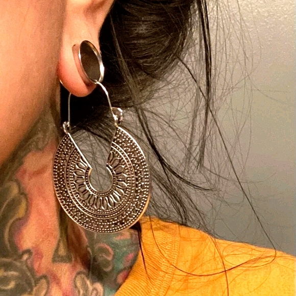 💖 2/$30 Boho silver hollow gypsy hoop earrings - Picture 7 of 10